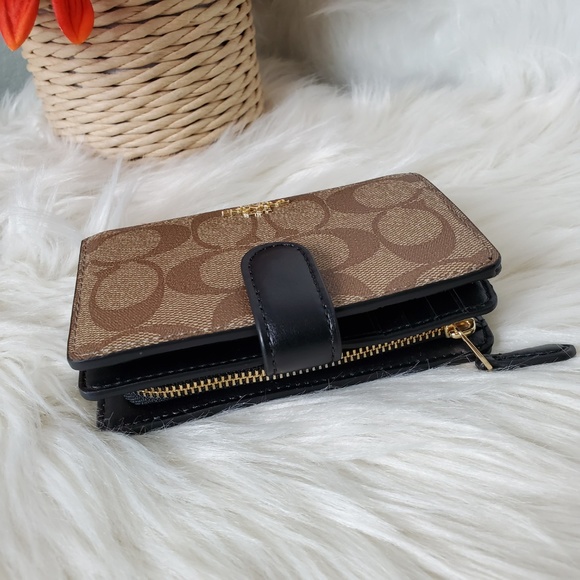 π₯SALEπ₯ COACH MEDIUM CORNER ZIP WALLET - Picture 3 of 7